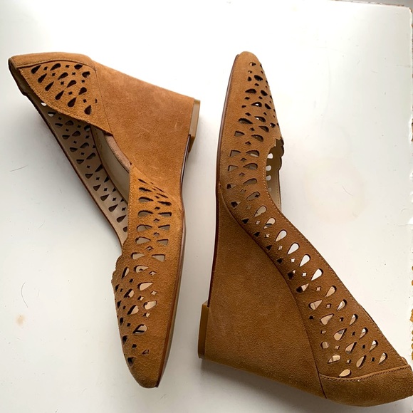 Nine West cognac suede wedge heels, size 8-1/2 - Picture 4 of 5